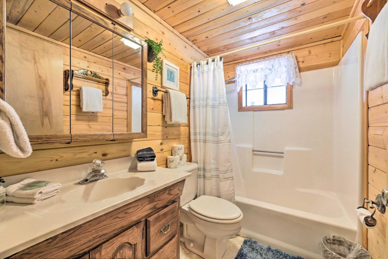 Rustic Duck Creek Village Cabin With Fire Pit! Ngoại thất bức ảnh